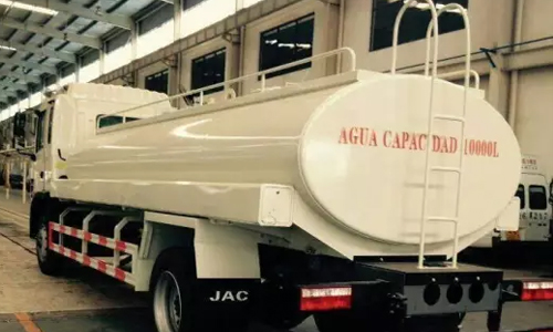 我廠大批量出口委內瑞拉灑水車 我廠大批量出口委內瑞拉灑水車